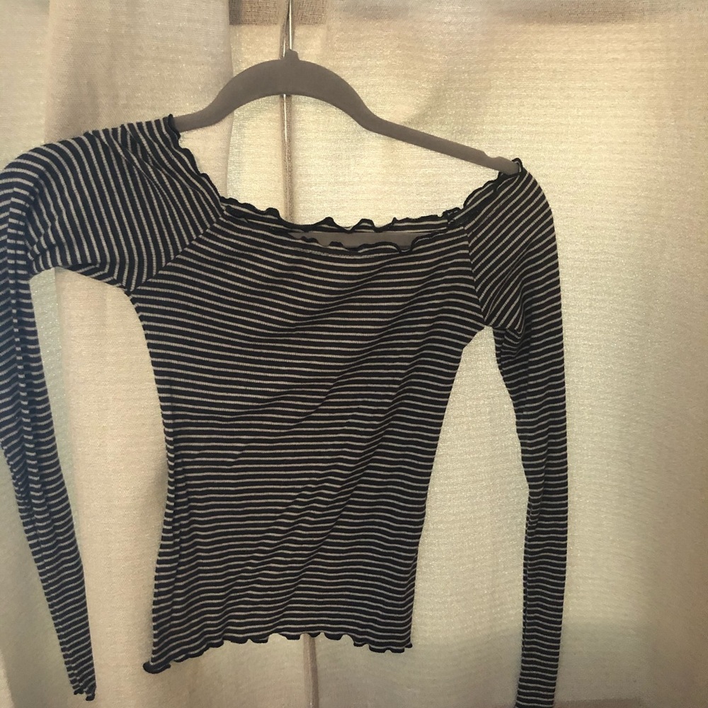 Off the shoulder long sleeve